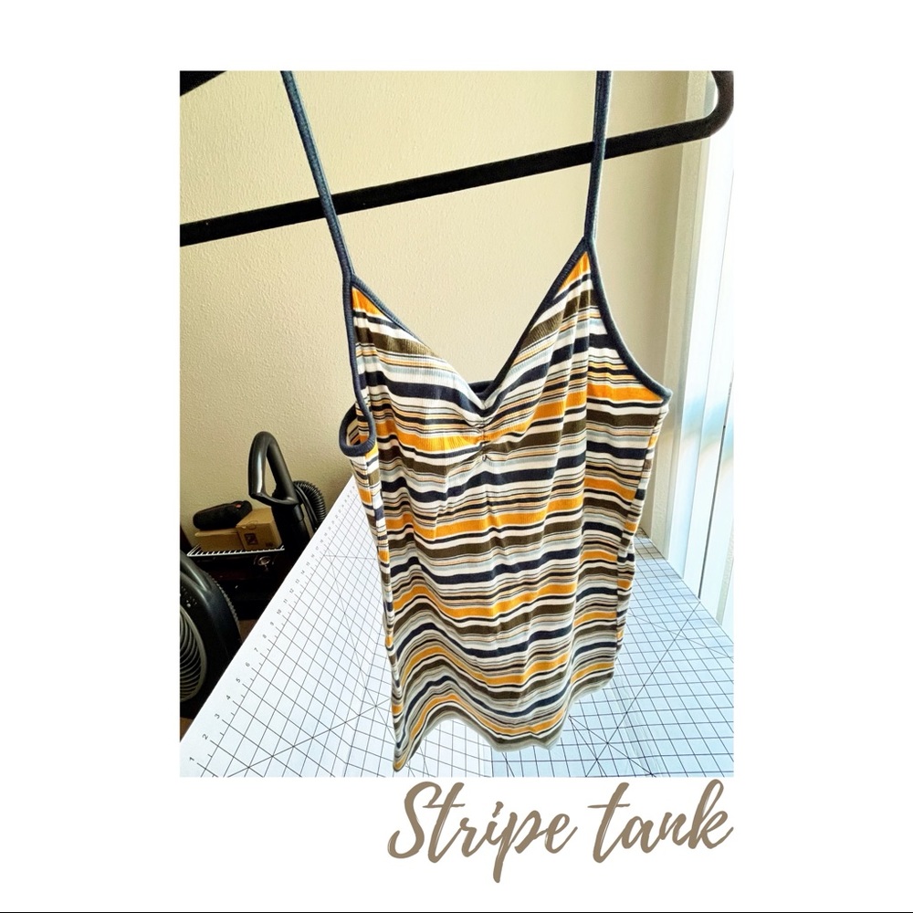 Stripe tank top🍀🍊